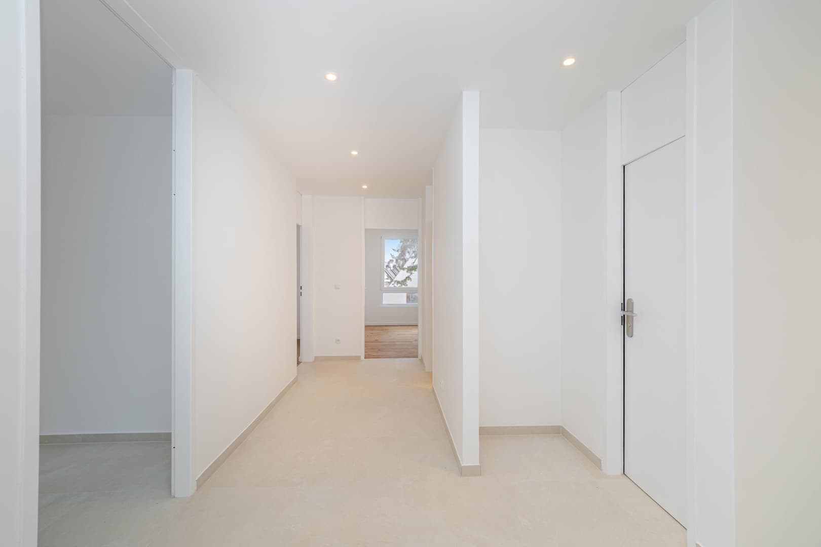 Traumhaft modernisierte 3-Zimmer-Wohnung mit zwei Sonnenbalkonen in München-Neubiberg