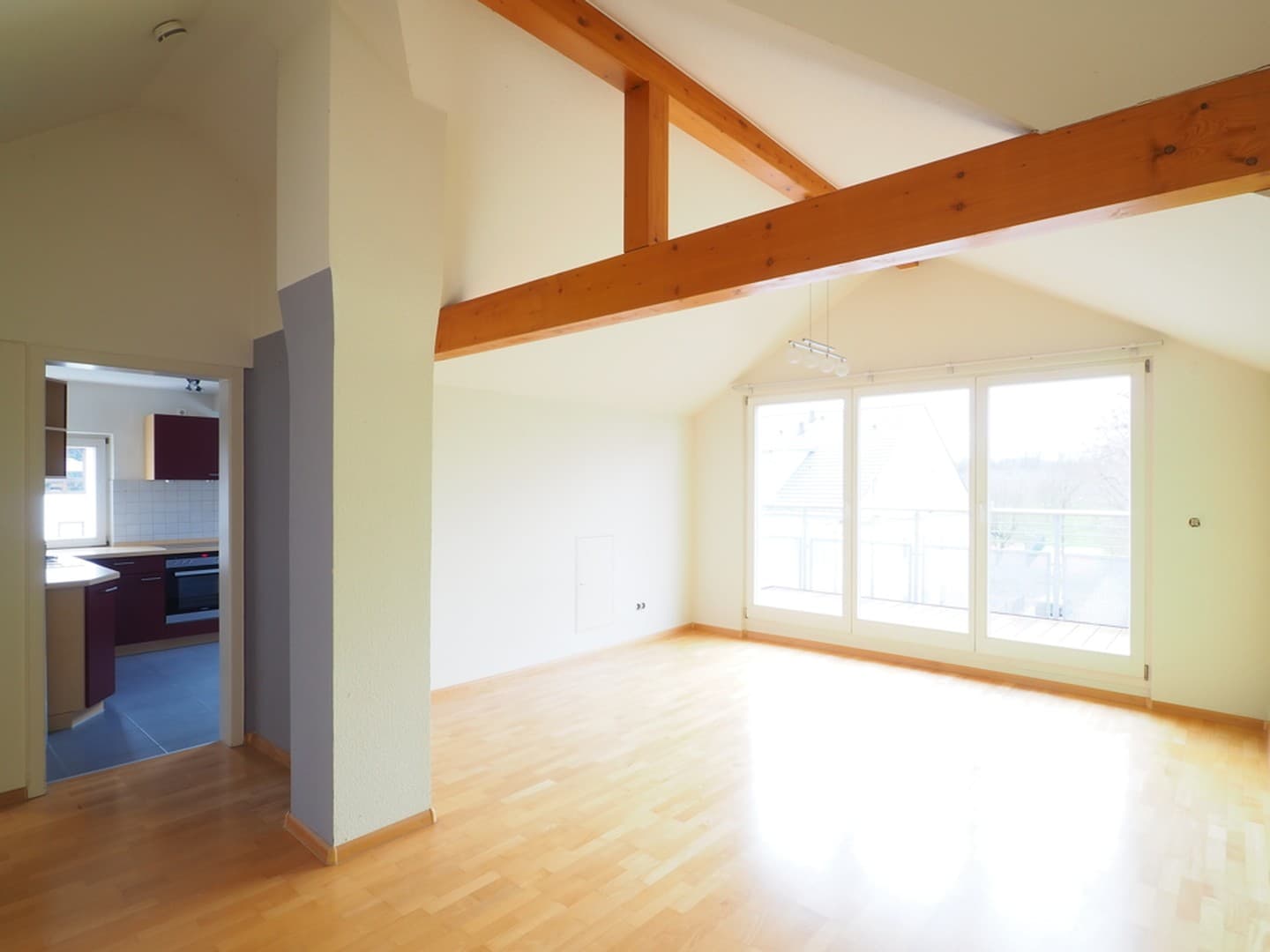Provisionsfrei! Gut vermietete 2-Zimmer-DG-Wohnung mit Balkon in ruhiger Ortsrandlage von Sasbach