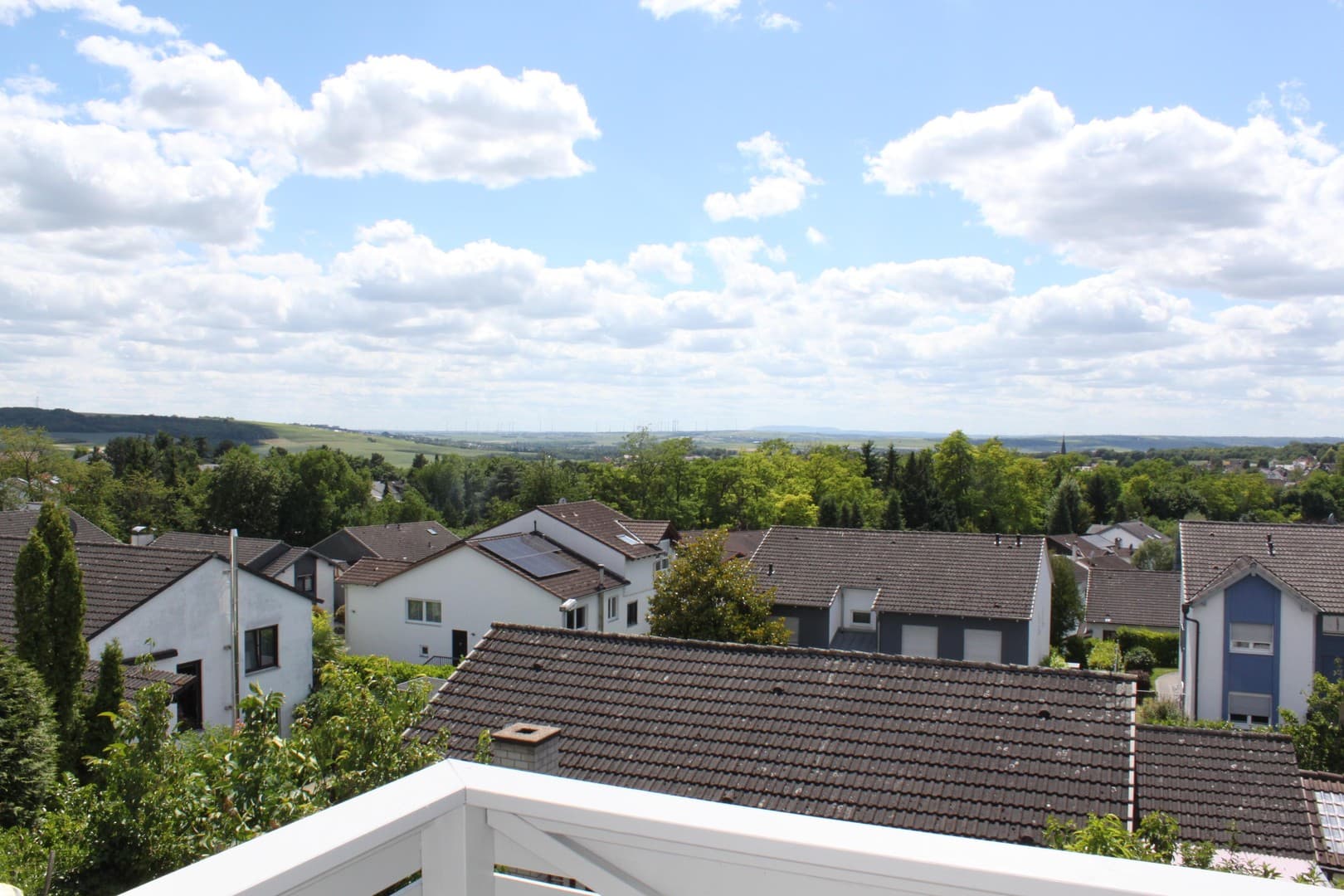 Freistehendes EFH mit Fernblick, neuer Klimatisierung, PV und 2 Einliegerwohnungen