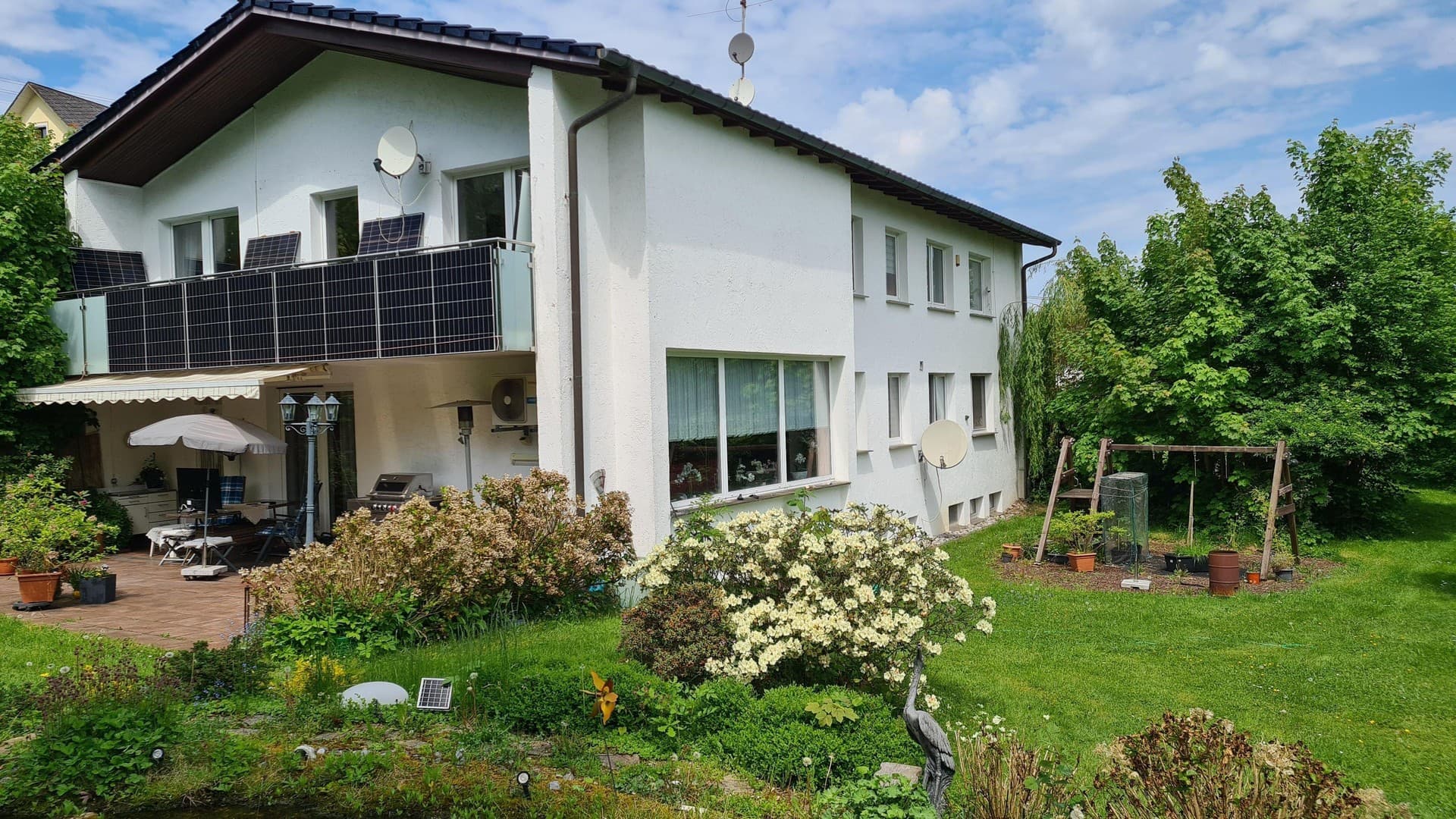 Großes Einfamilienhaus