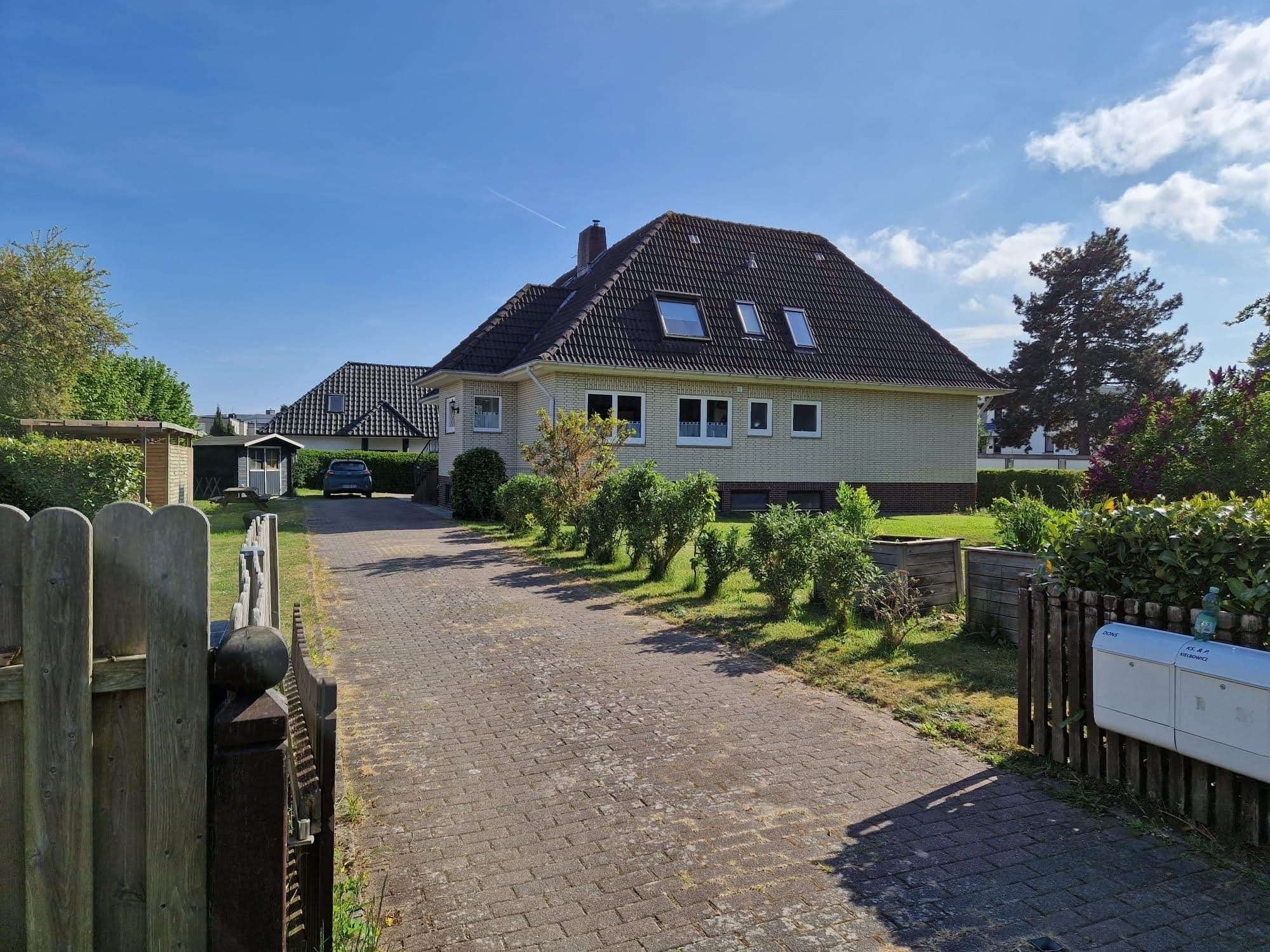 Wohnhaus m. Ferienwohnungen