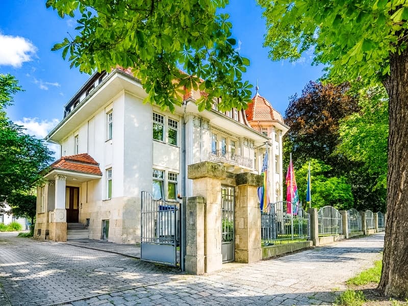 Repräsentatives Büro im stilvollen Altbau!