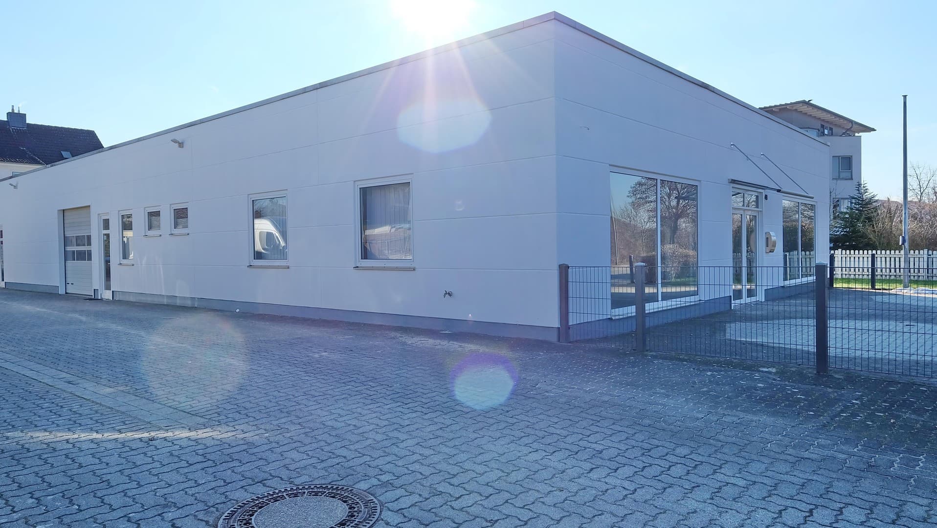 Gewerbehalle mit Ausstellungsfläche, Werkstatt und Büro in Wolfenbüttel-Linden