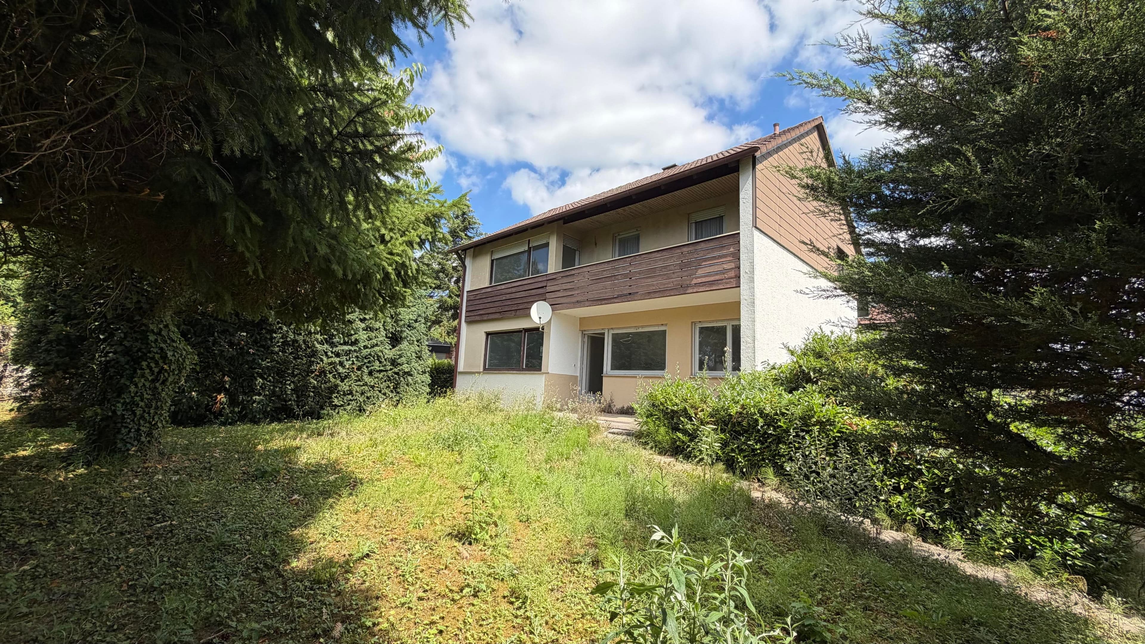 Sanierungsbedürftiges Einfamilienhaus mit herrlichem Gartenbereich