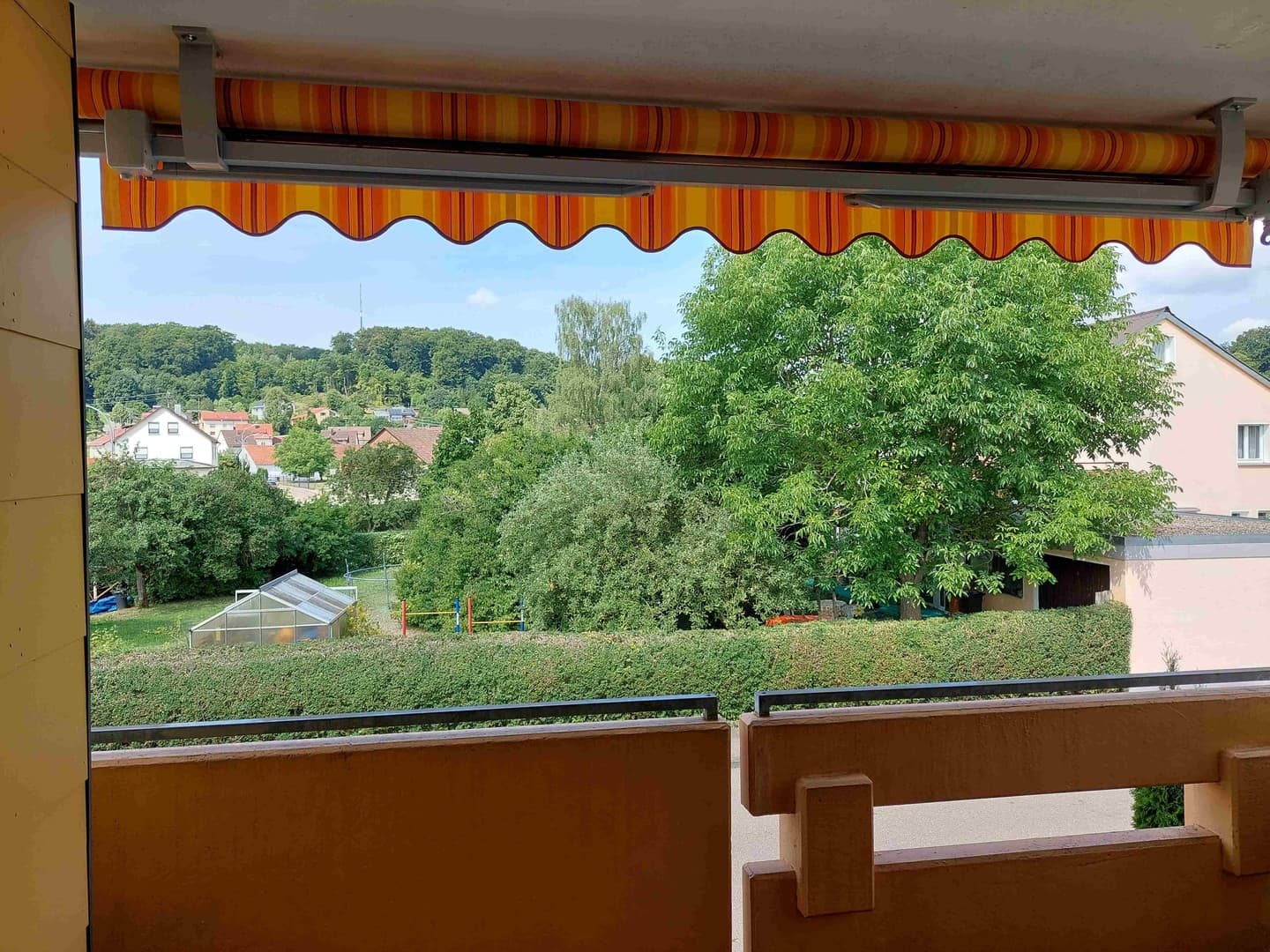 Besondere Gelegenheit: Freundliche 4-Zimmer Wohnung mit TG-Stellplatz in Steinheim am Albuch