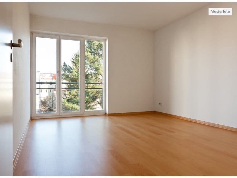 Etagenwohnung in 89335 Ichenhausen, Krumbacher Str.