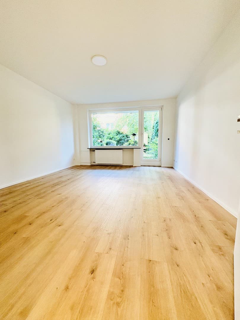 Helles Wohn-und Esszimmer