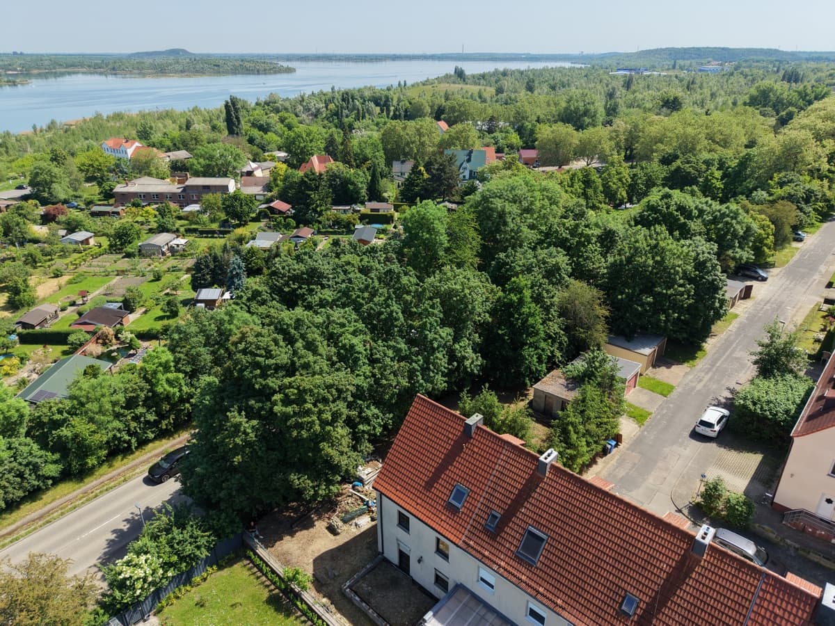 Charmantes Reihenendhaus mit Entwicklungspotenzial in Seenähe – Wohnen am Geiseltalsee