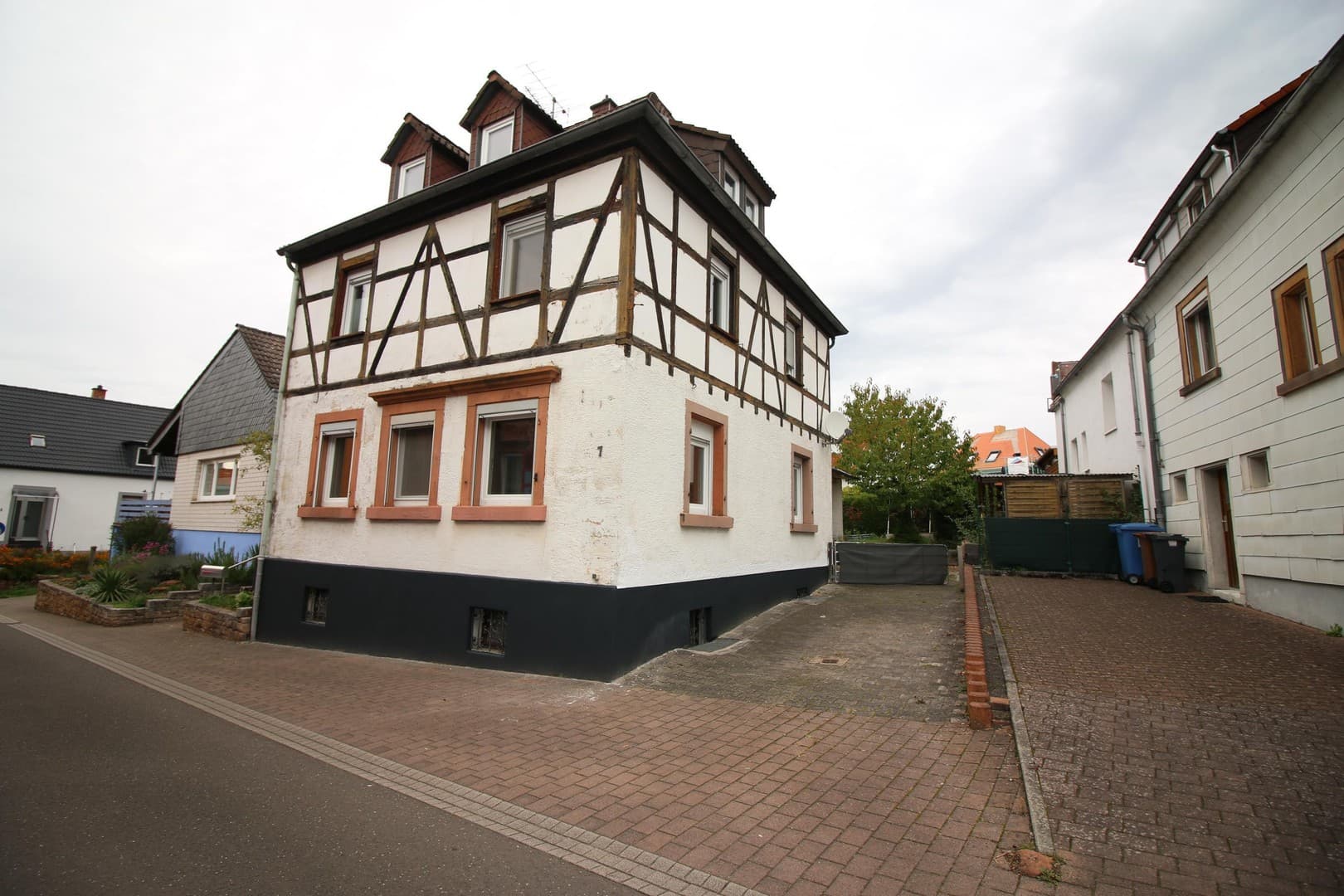 Freistehendes Einfamilienhaus mit Potenzial in Otterberg **6 Zimmer, 121 qm Wohnfläche**