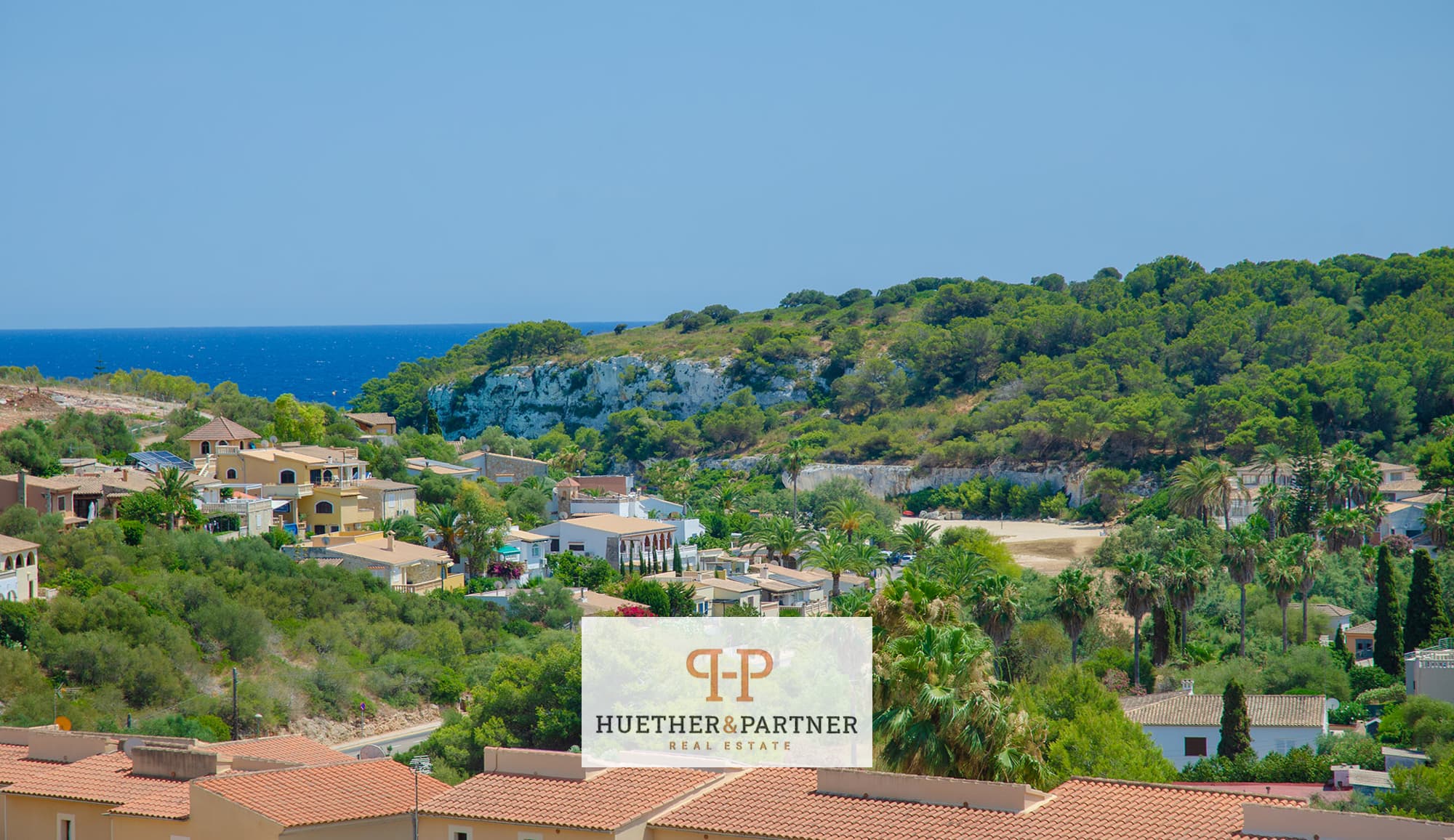 Baugrundstück mit Rohbau in Cala Romántica und Meerblick auf Mallorca