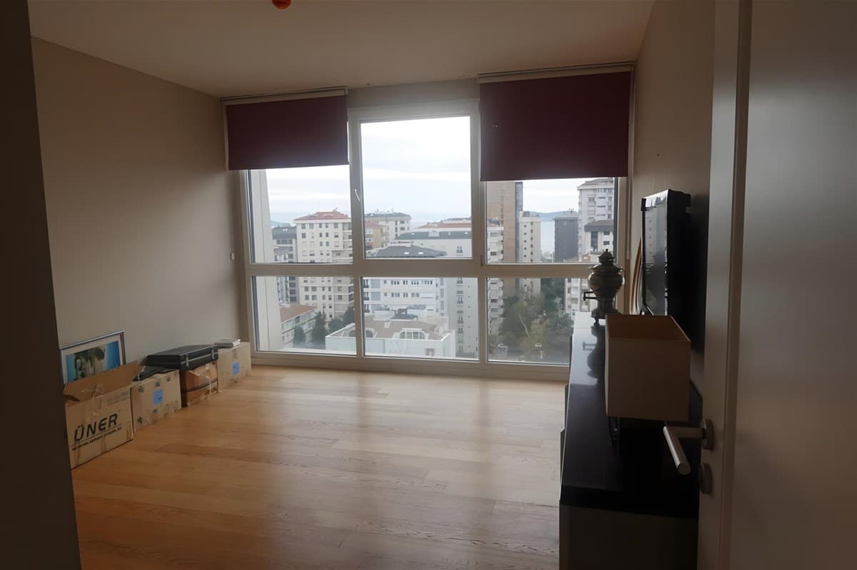 Immobilie mit weitem Ausblick, Balkon und Tiefgaragenstellplatz in Istanbul-Kadıköy