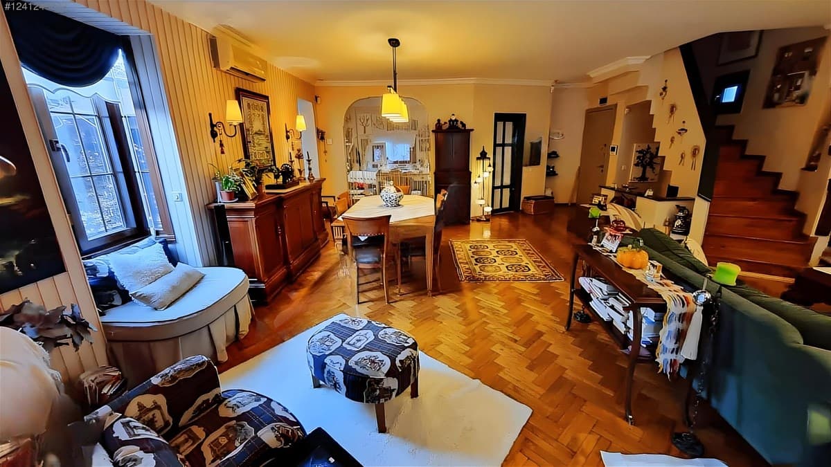 Luxuriöser Villa-Lebensstil mit Panoramablick hinter der Tuzla Marina