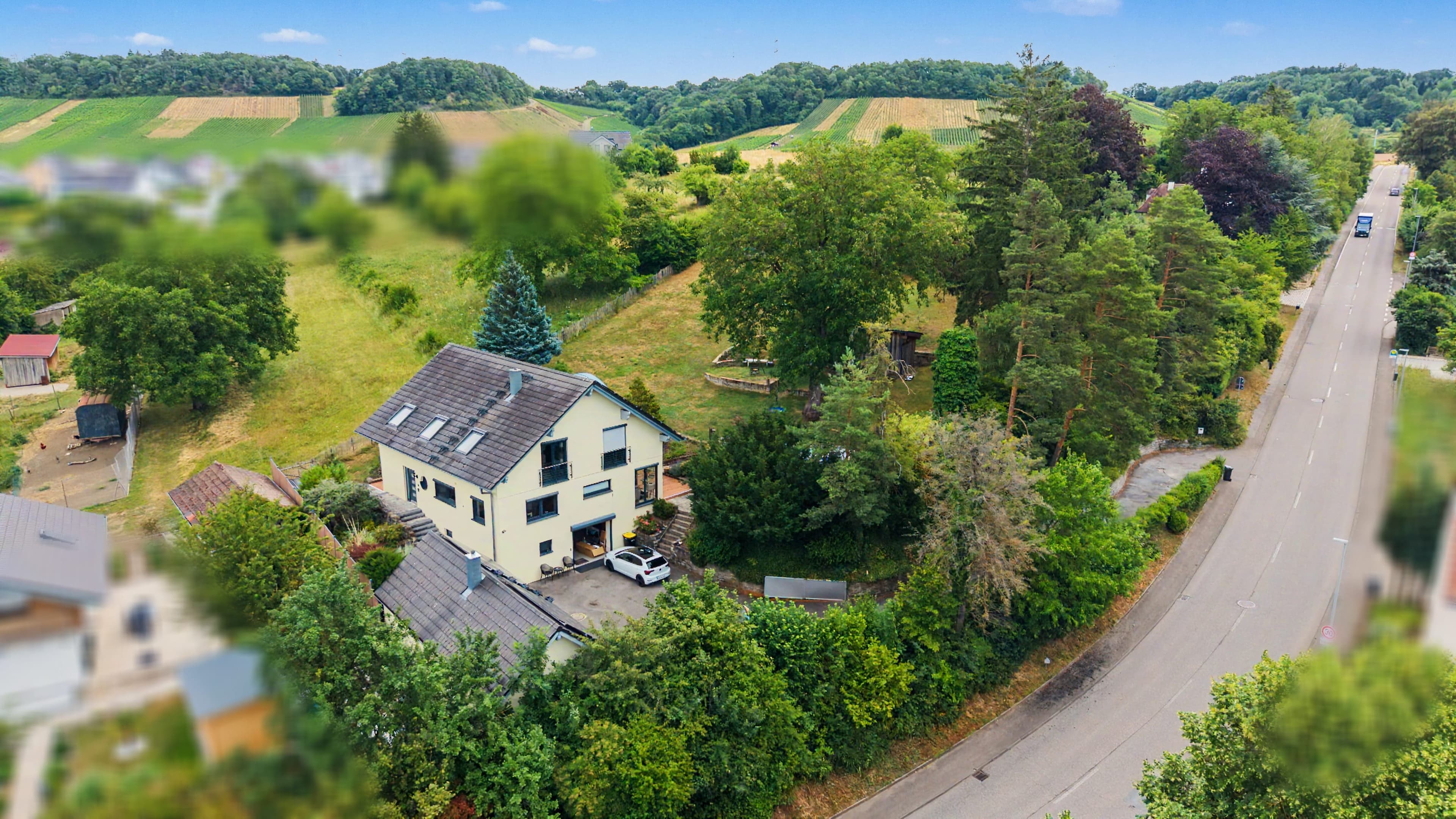 Exklusives Einfamilienhaus mit Traumgarten, Sauna und viel Komfort