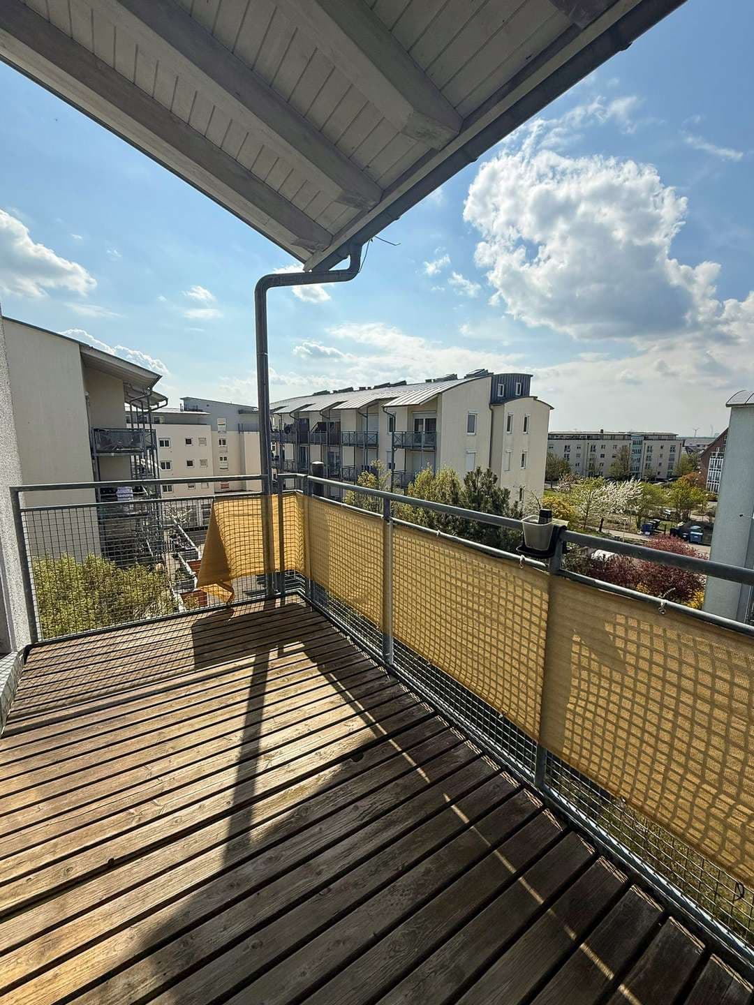 Galeriewohnung über zwei Etagen mit Balkon, TG- & Außenstellplatz in Großkugel