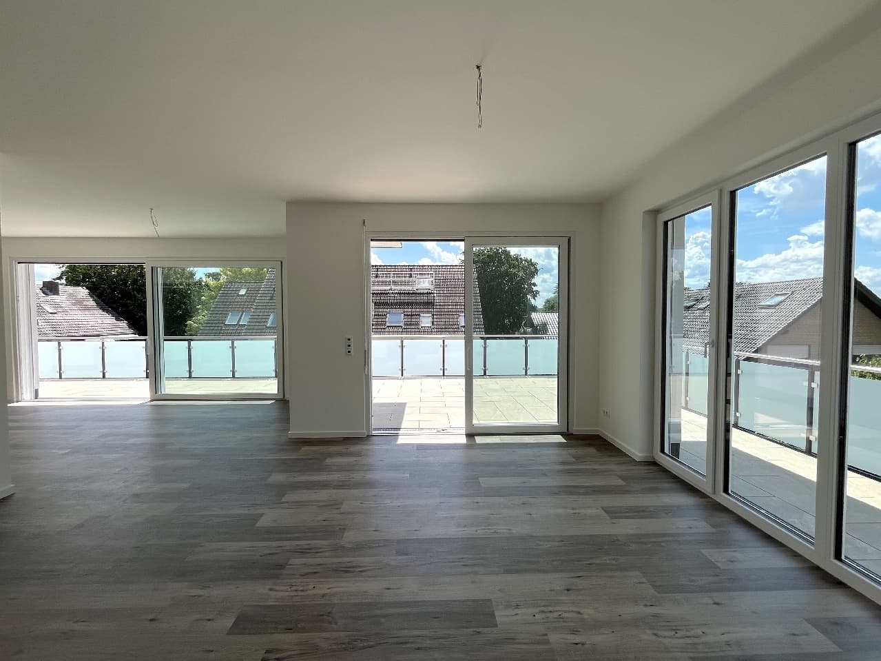 Erstbezug: Neubau Penthouse-Wohnung mit Aufzug bis in die Wohnung und beeindruckender Dachterrasse!