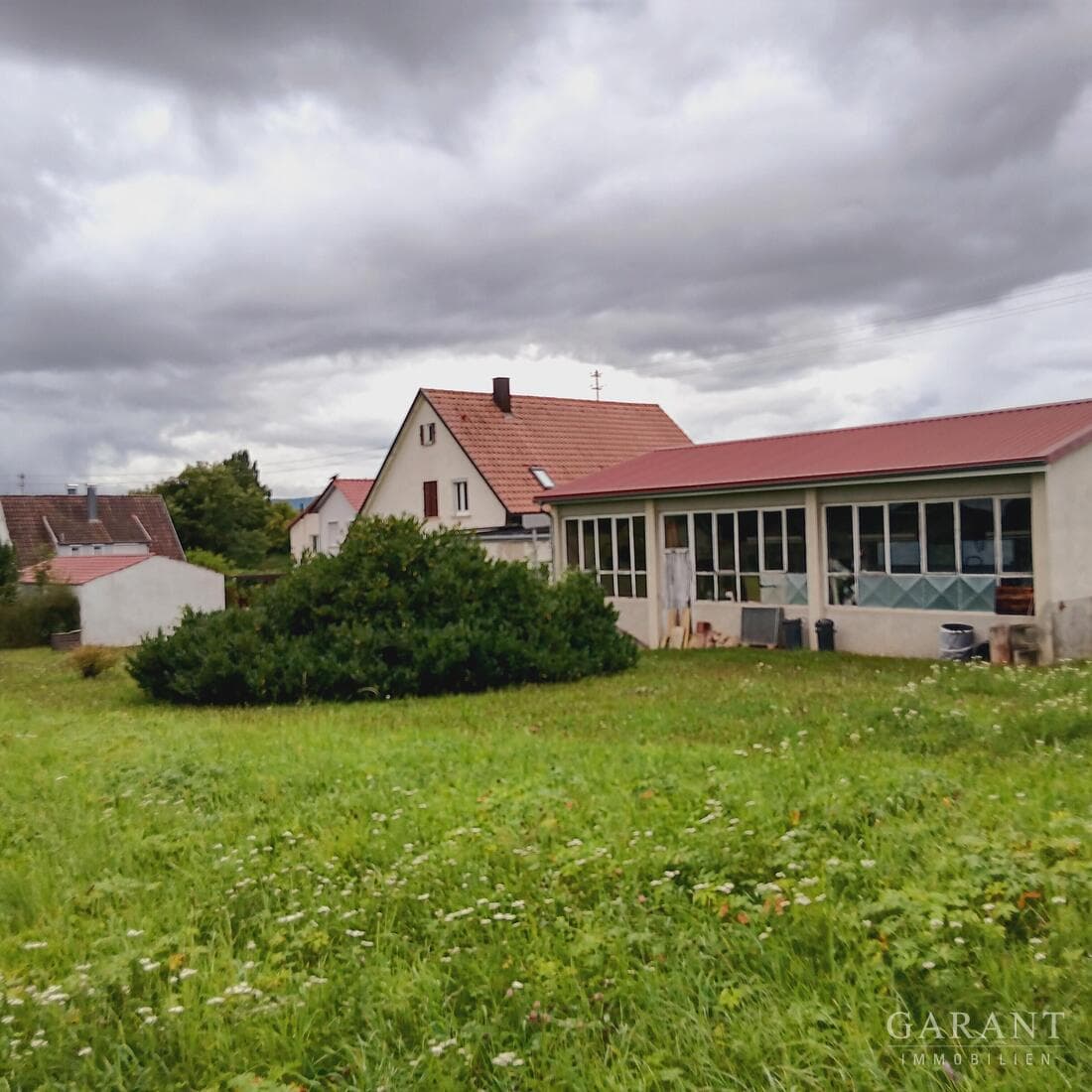 Baugrundstück mit Wohnhaus und Werkstatt
