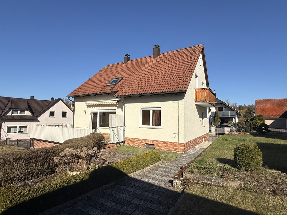 Leerstehendes Zweifamilienhaus in ruhiger Lage von Schirmitz