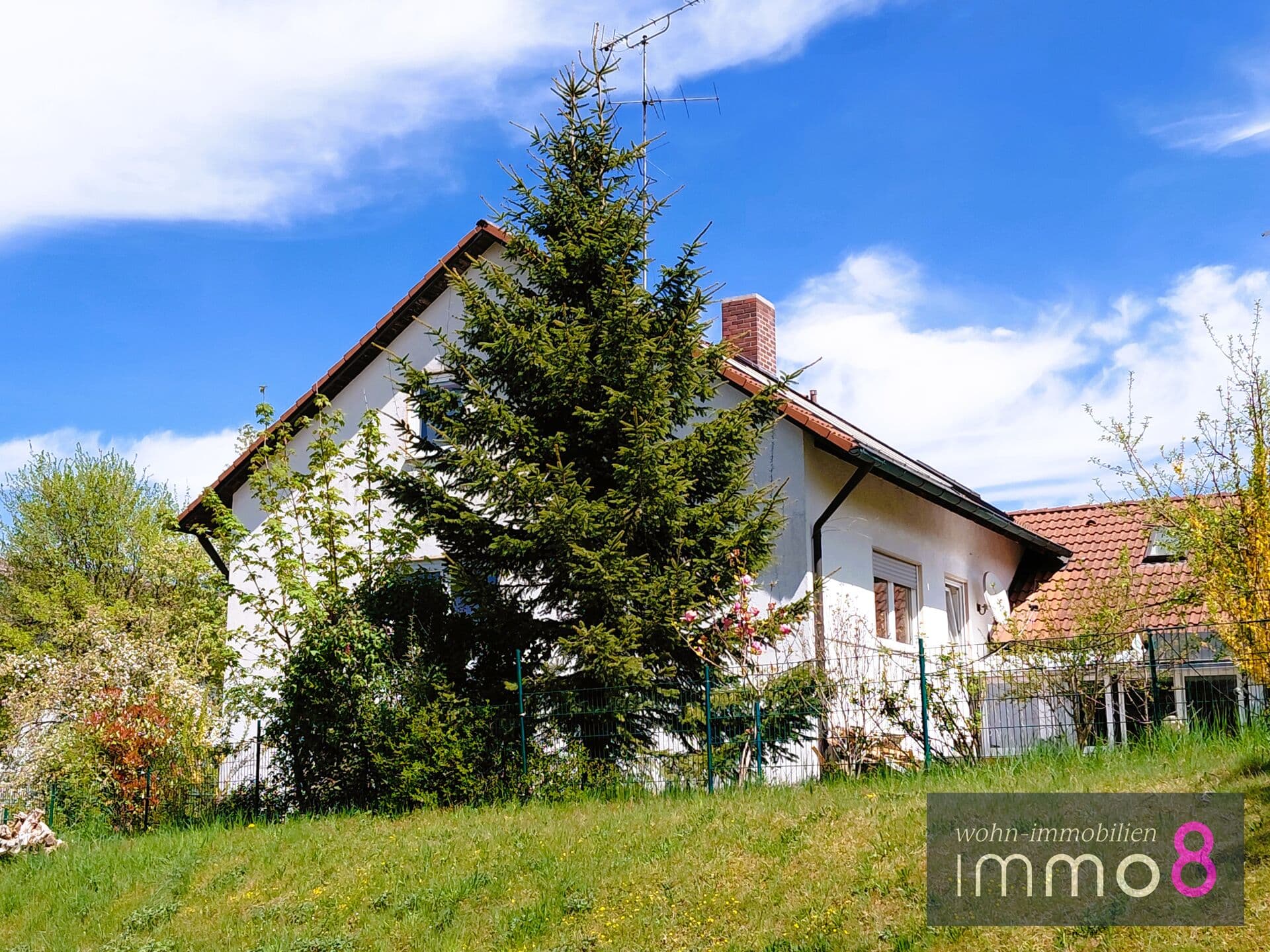 Großzügiges Einfamilienhaus mit sonnigem Garten und Potential in Altomünster