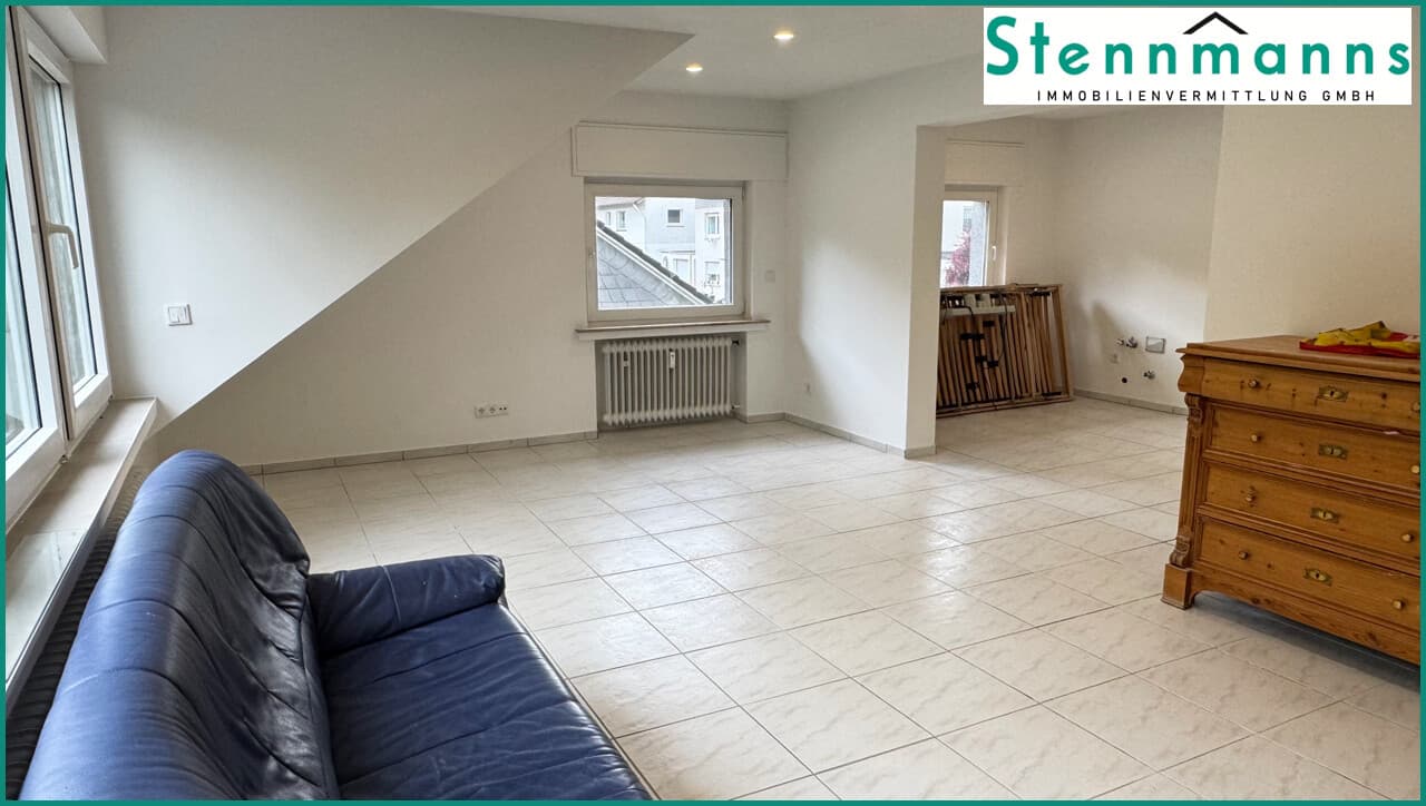 ERSTBEZUG NACH MODERNISIERUNG:
HELLE 3-ZIMMER-WOHNUNG IM 2-FAM.-HAUS IN GUTER WOHNLAGE VON RADEVORMWALD