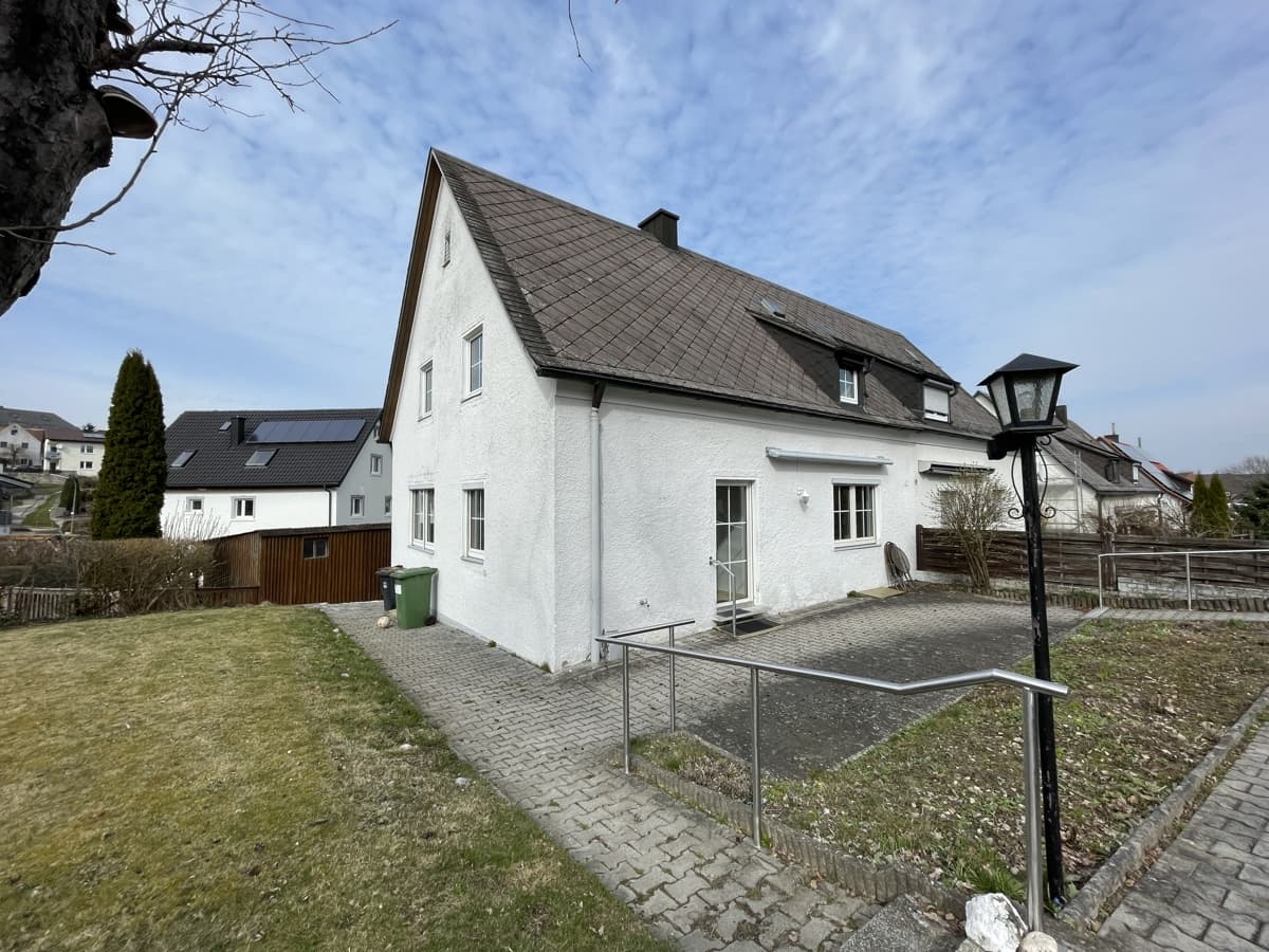 Ihr neues Zuhause – Doppelhaushälfte mit schönem Grundstück, ruhig und zentrumsnah gelegen!