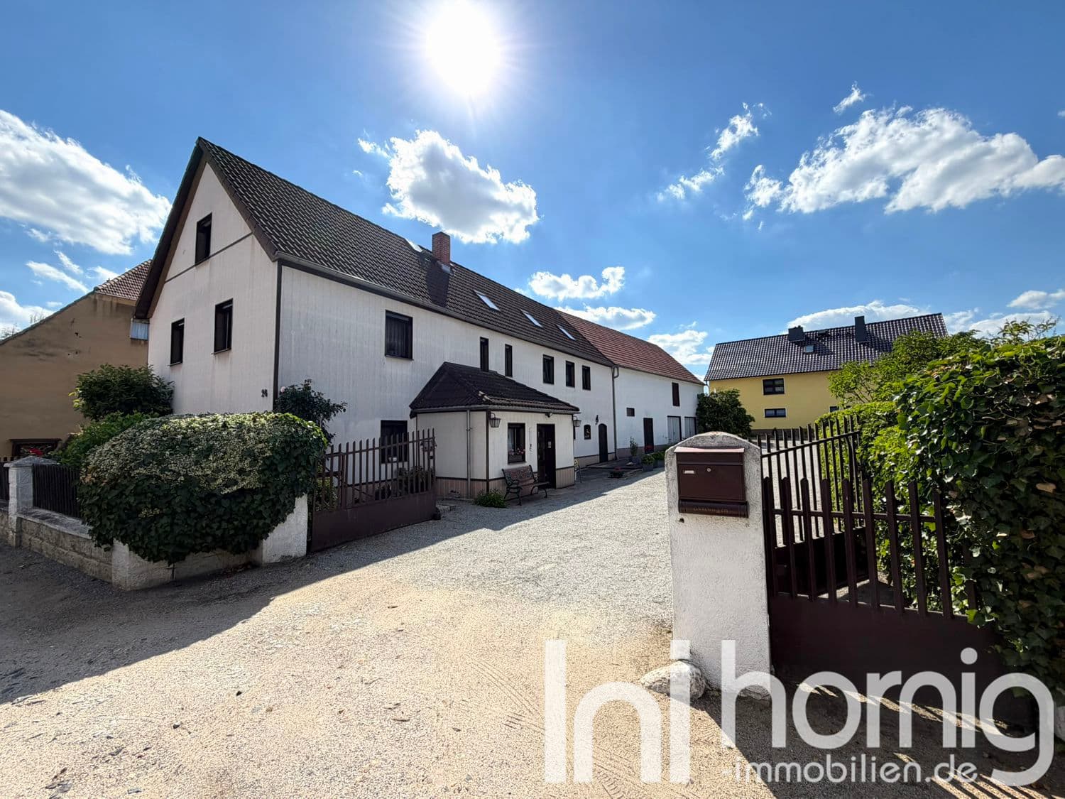 Ländlich wohnen mit viel Platz – Einfamilienhaus mit Scheune und großem Hof