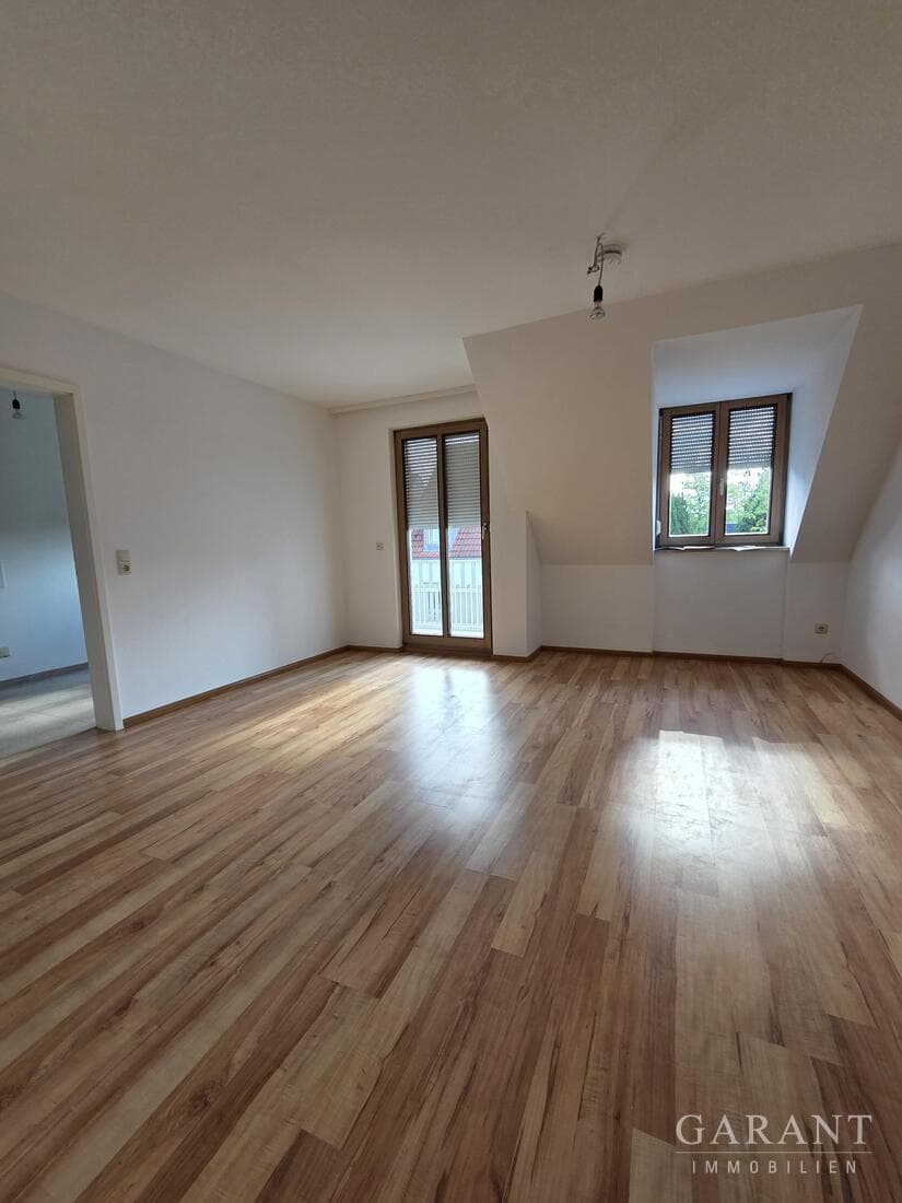 Wohnen, wo andere Erholung suchen: Charmante sanierte 3 Zimmer-Oase am Wertachpark Augsburg