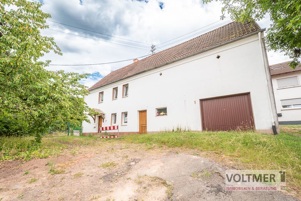SANIERUNGSOBJEKT - freistehendes Einfamilienhaus mit Garage und Scheune im Ortskern von Vinningen!