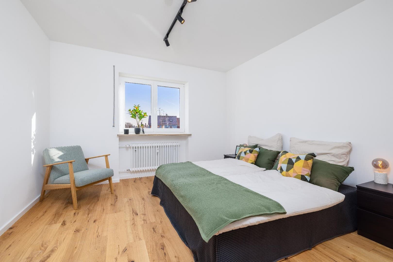 Sofort bezugsfertige 3-Zimmer Wohnung in Augsburg-Haunstetten – kernsaniert, Tiefgaragenstellplatz