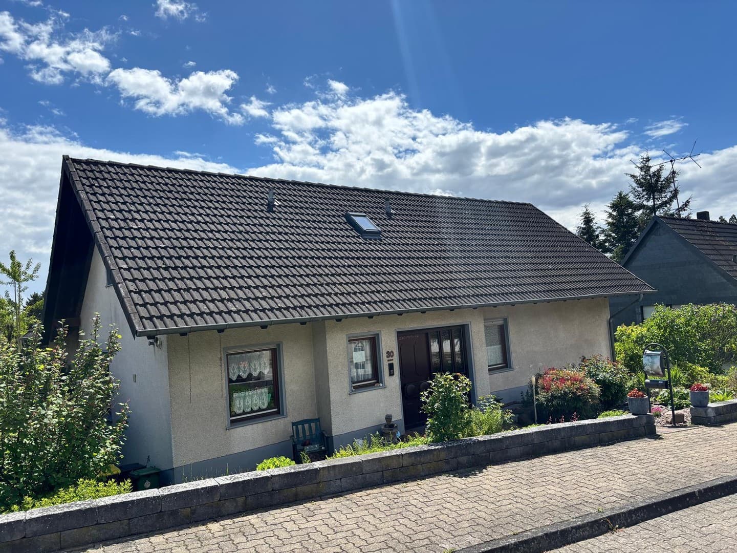Großzügiges Einfamilienhaus mit Einliegerwohnung Garten & Blick