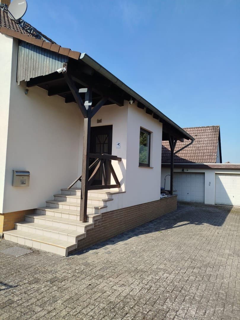 Gepflegtes Einfamilienhaus mit Nebengebäude und beheizbarem Pool