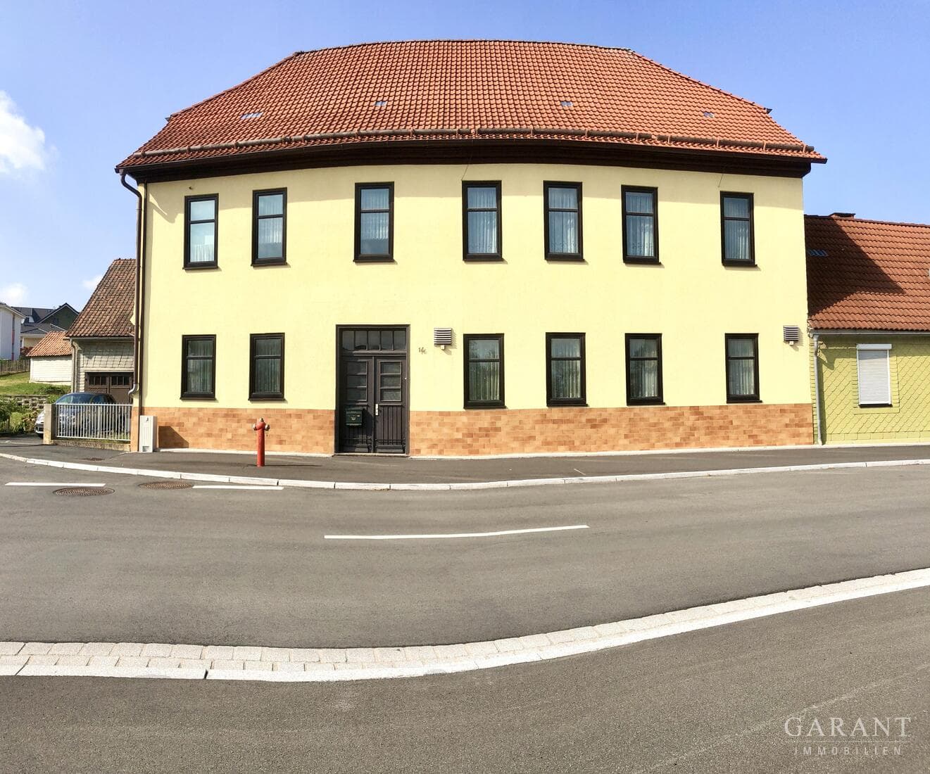 Vielseitiges und großzügiges Wohn- und Geschäftshaus mit Nebengebäuden!