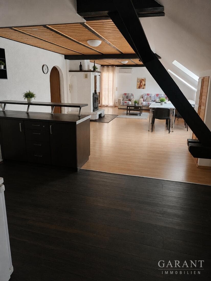 Extragroße 3,5 Zimmer-Wohnung mit riesiger Dachterrasse - ca. 142 qm Wohnfläche & EBK & Stellplatz