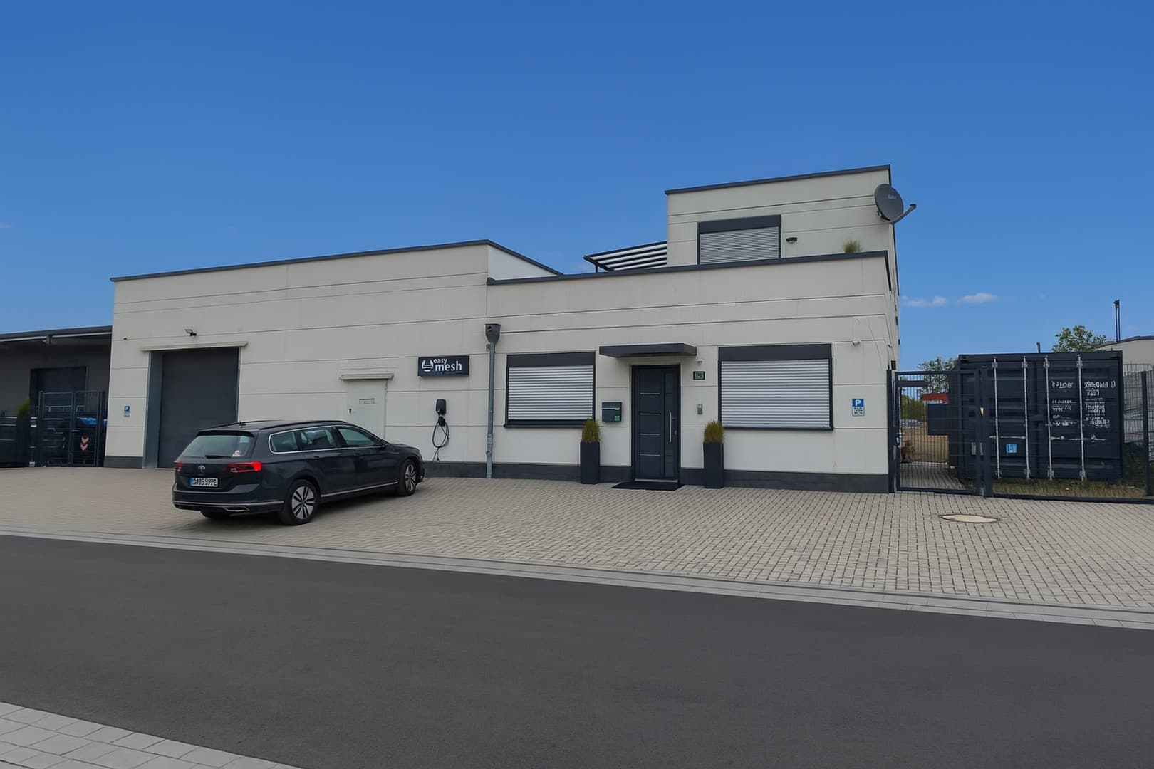 Wohn- und Geschäftshaus mit Halle, Büros, Wohnung, Garten 507qm