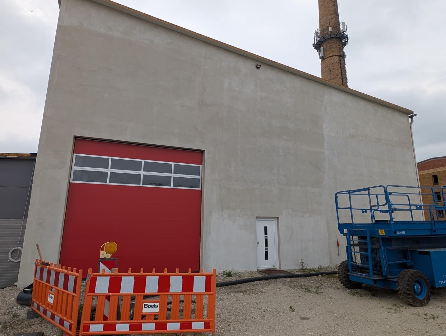 654 m² Lagerhalle + 97 m² Büro- und Lagerraum + Freifläche bis 15.000 m²