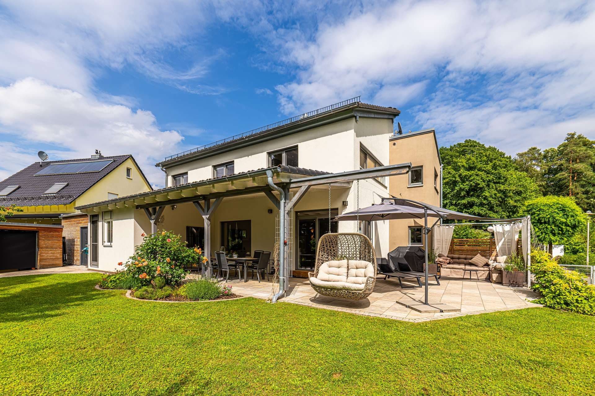 HEGERICH: Exklusives Architektenhaus in idyllischer Waldrandlage