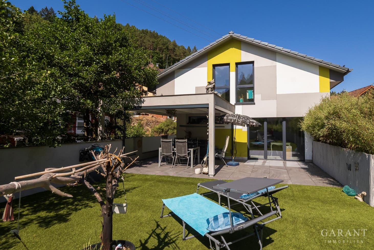 Es gibt Immobilien, die überraschen - und genau dazu gehört dieses Haus