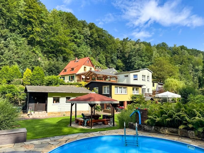 Zwei Einfamilienhäuser und zwei Ferienbungalows!