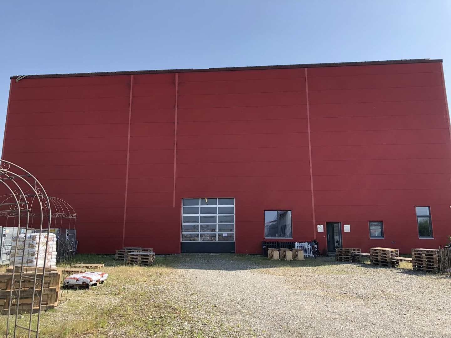 Hohe Gewerbehalle, Lager- und Produktionshalle Nähe A 96/A 7, Nähe Flughafen, grosser Aussenbereich
