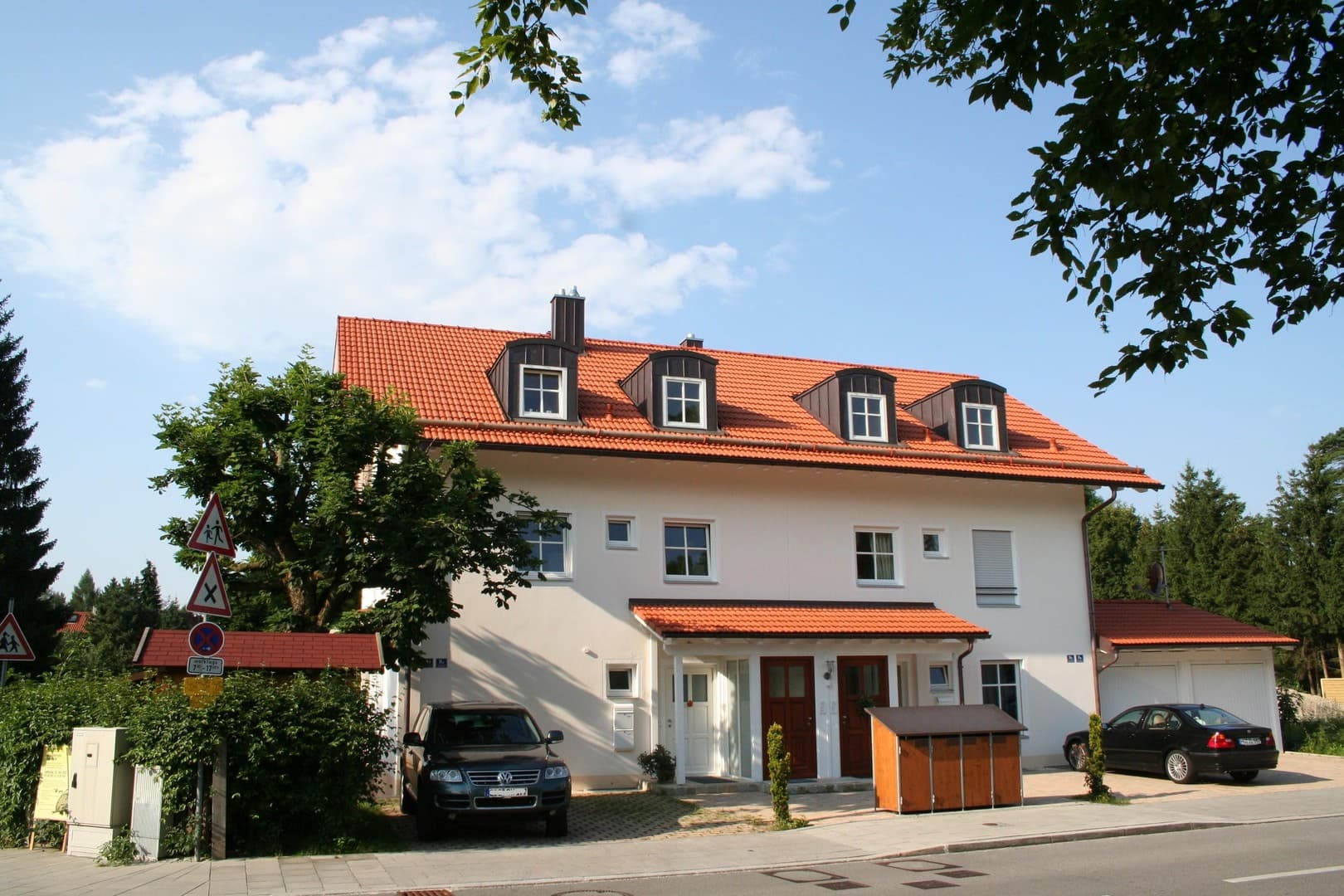 Mediterraner Wohntraum in Baldham: Stilvolle Maisonette mit Garten