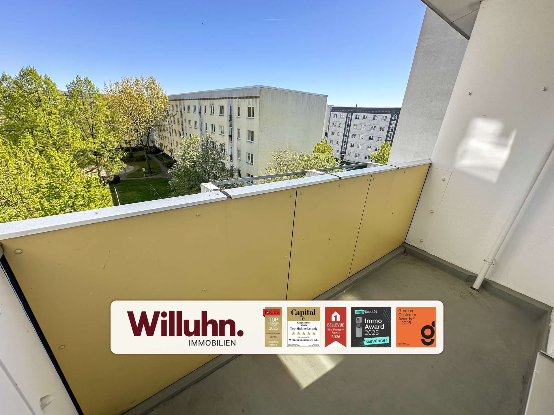 hofseitiger Balkon