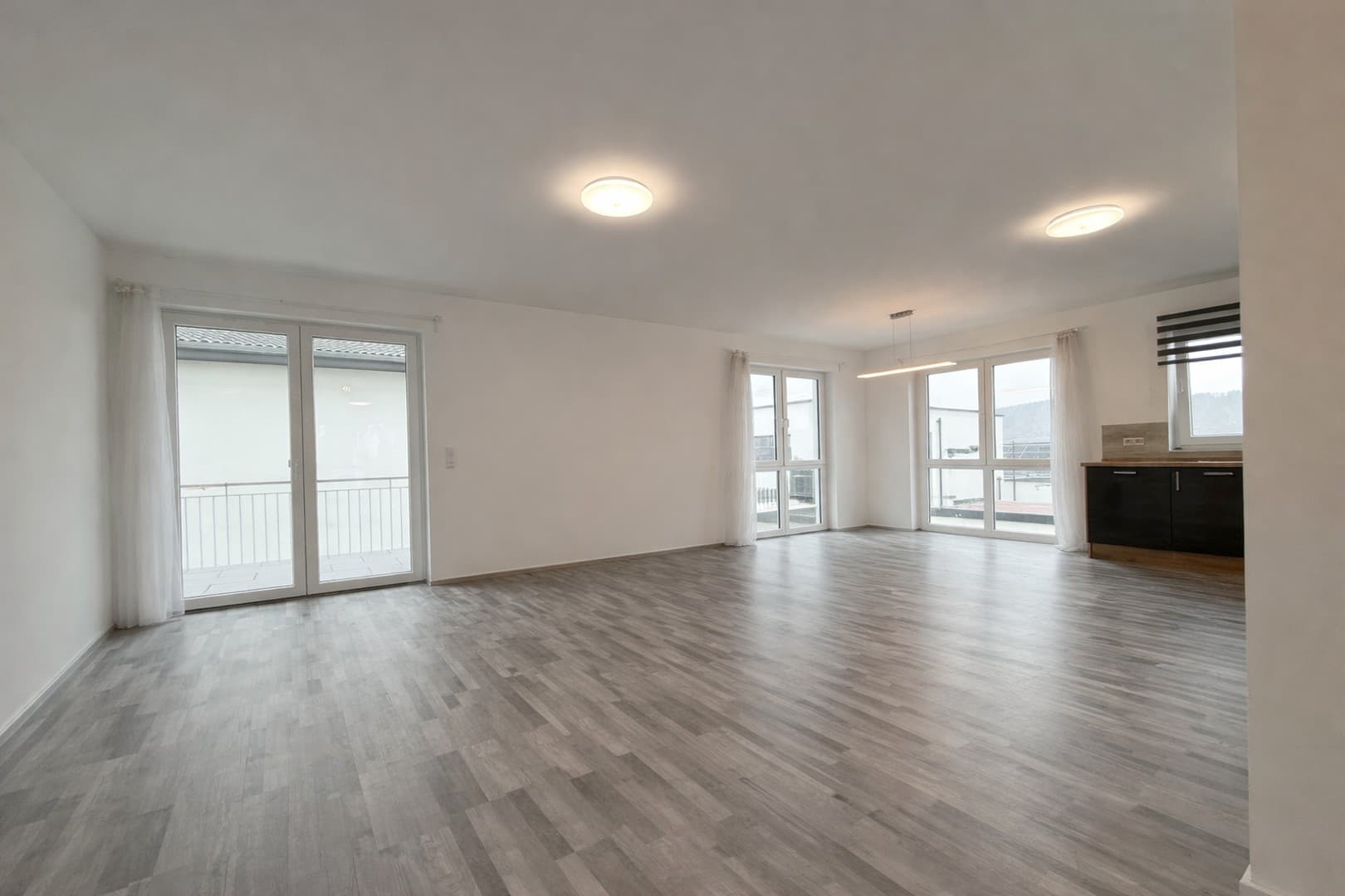 4 Zimmer EG Wohnung Photovoltaik Carport| Effizienzhaus A+