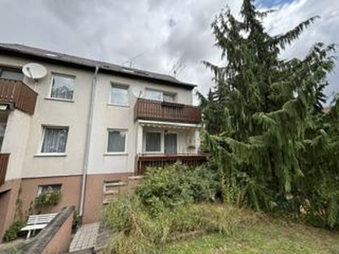 Charmantes Einfamilienhaus mit Balkon, Garage und Garten – Ihr neues Zuhause in Prausitz