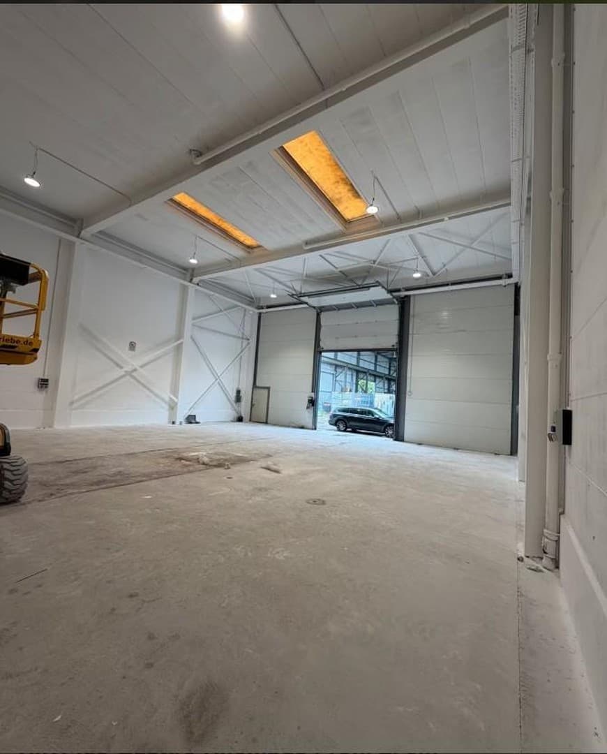Gewerbehalle Lager - Produktionshalle 225 m², ca. 8 m Höhe, mit Photovoltaik-Strommodell Handwerker