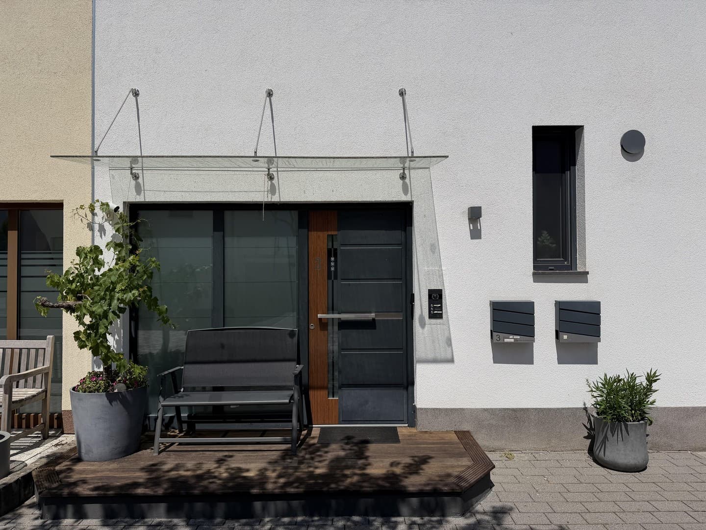 Wohnen wie im eigenen Haus: Familienfreundliche Maisonettewohnung über 2 Etagen mit privatem Garten