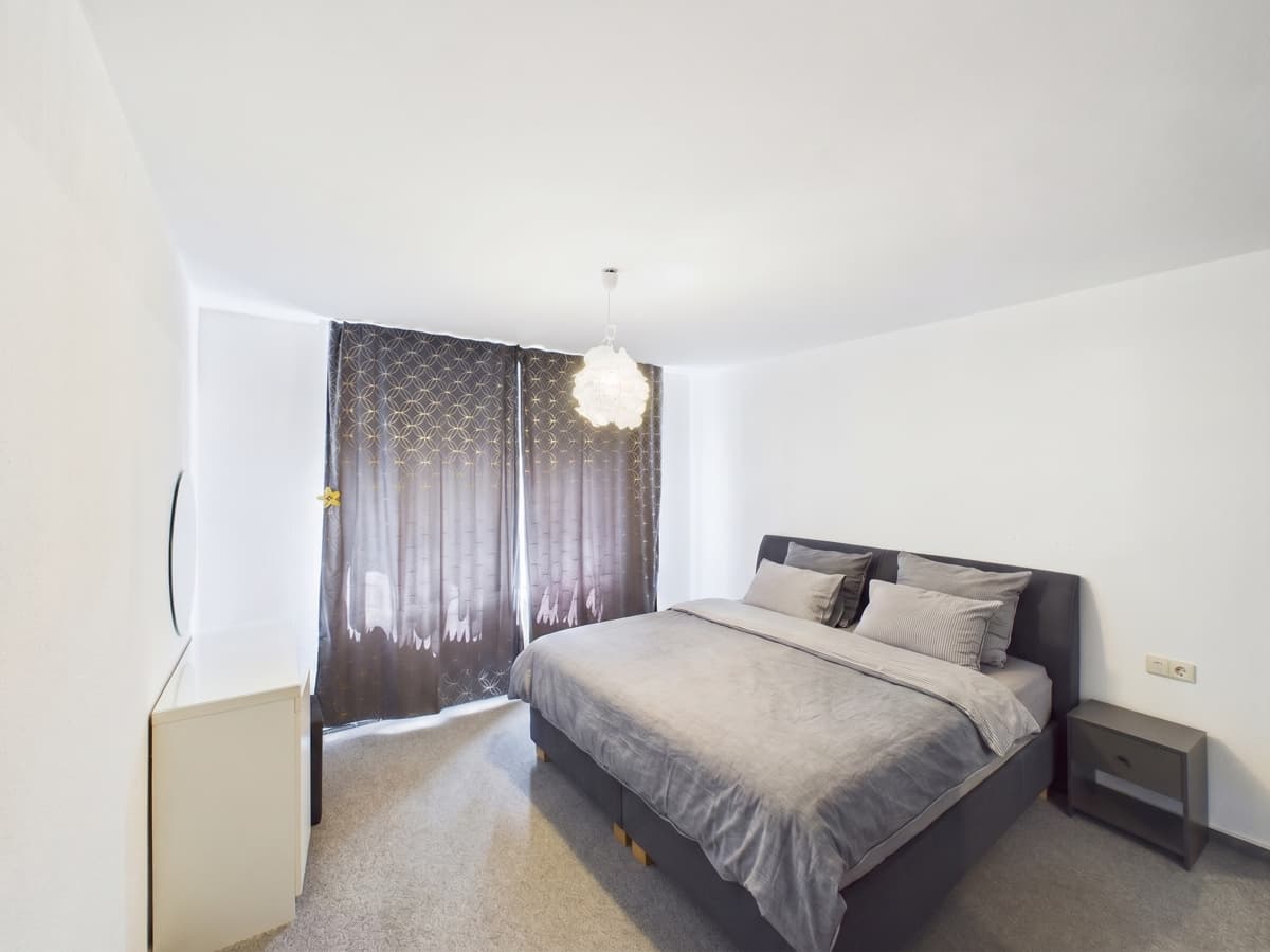 Toplage. Kapitalanlage mit Weitblick. Vermietete 2-Zimmer-Wohnung mit Balkon, Keller, TG-Stellplatz