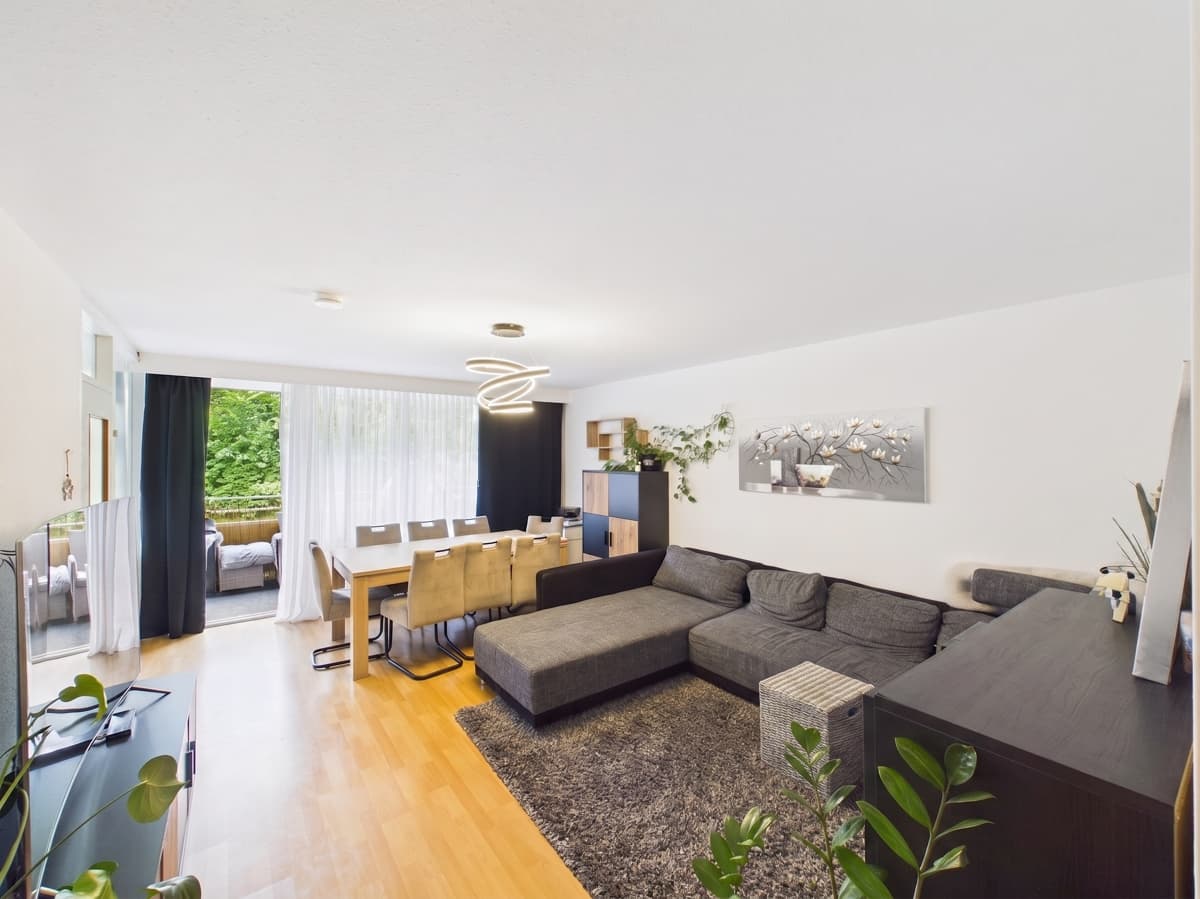 Helle 3-Zimmer-Wohnung mit Balkon in gepflegter Wohnanlage mit Aufzug, 2 Kellerabteile und TG-Platz