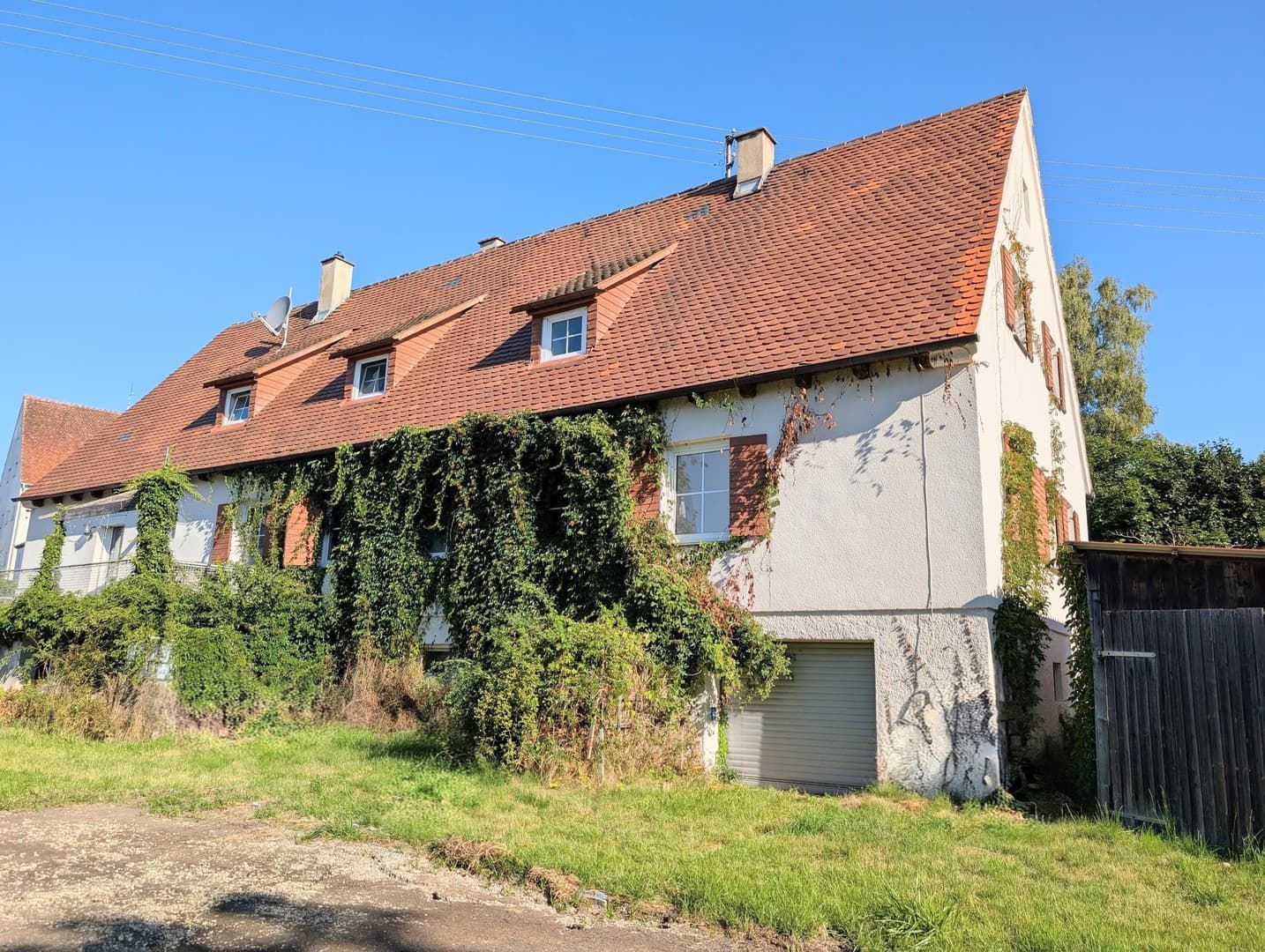 Provisionsfrei -Großzügiges 1-2 Familienhaus, großes Grundstück – ideal für Tierliebhaber