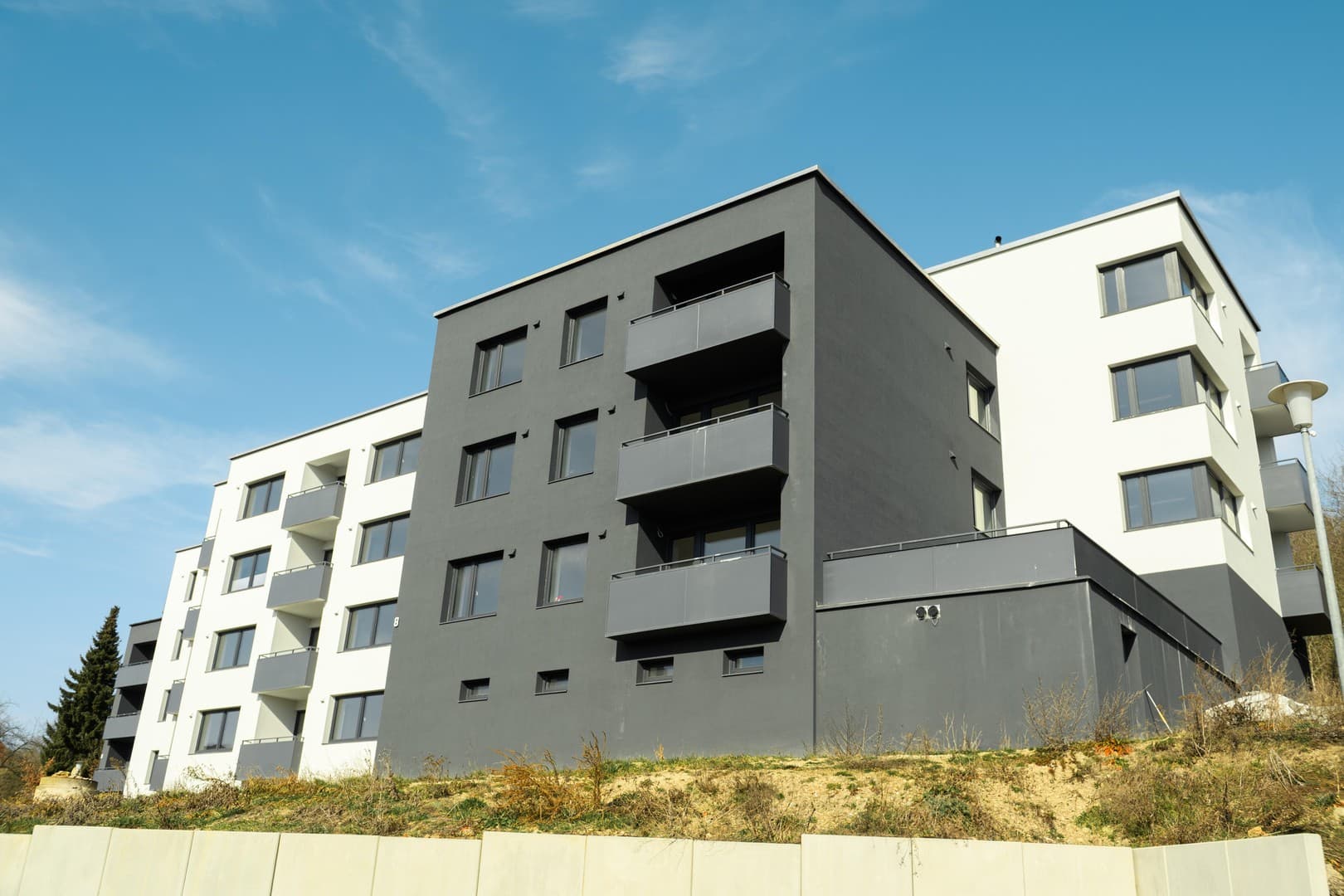 Wohnkomfort der Extraklasse:Kernsanierte 2-Zimmer-Wohnung mit Balkon&Fernblick KfW-55/Provisionsfrei