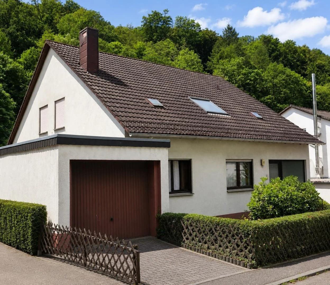 Zweifamilienhaus bezugsfrei – Verkehrswert 201.000 €, 7/10-Wert ca. 141.000 € (Termin 28.10.)