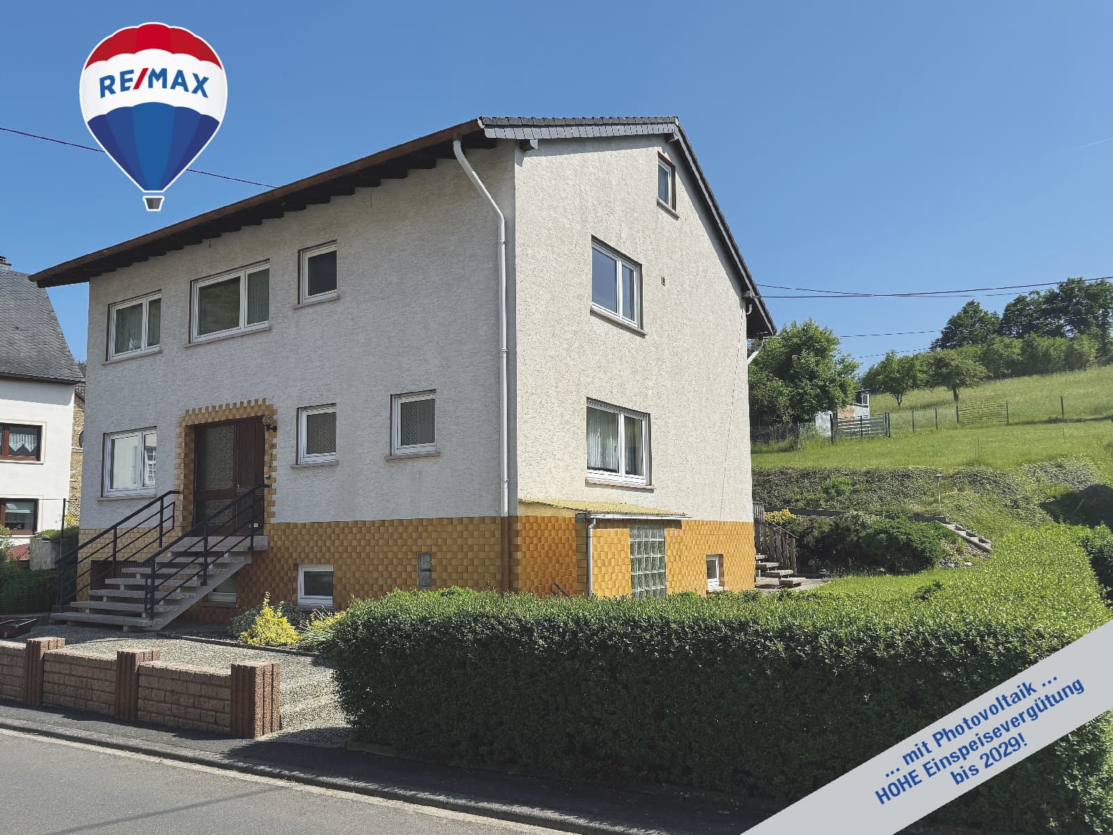 MECKENBACH bei Kirn:
1-2-Familienhaus Photovoltaik...
viel Platz und Zukunftspotenzial... !